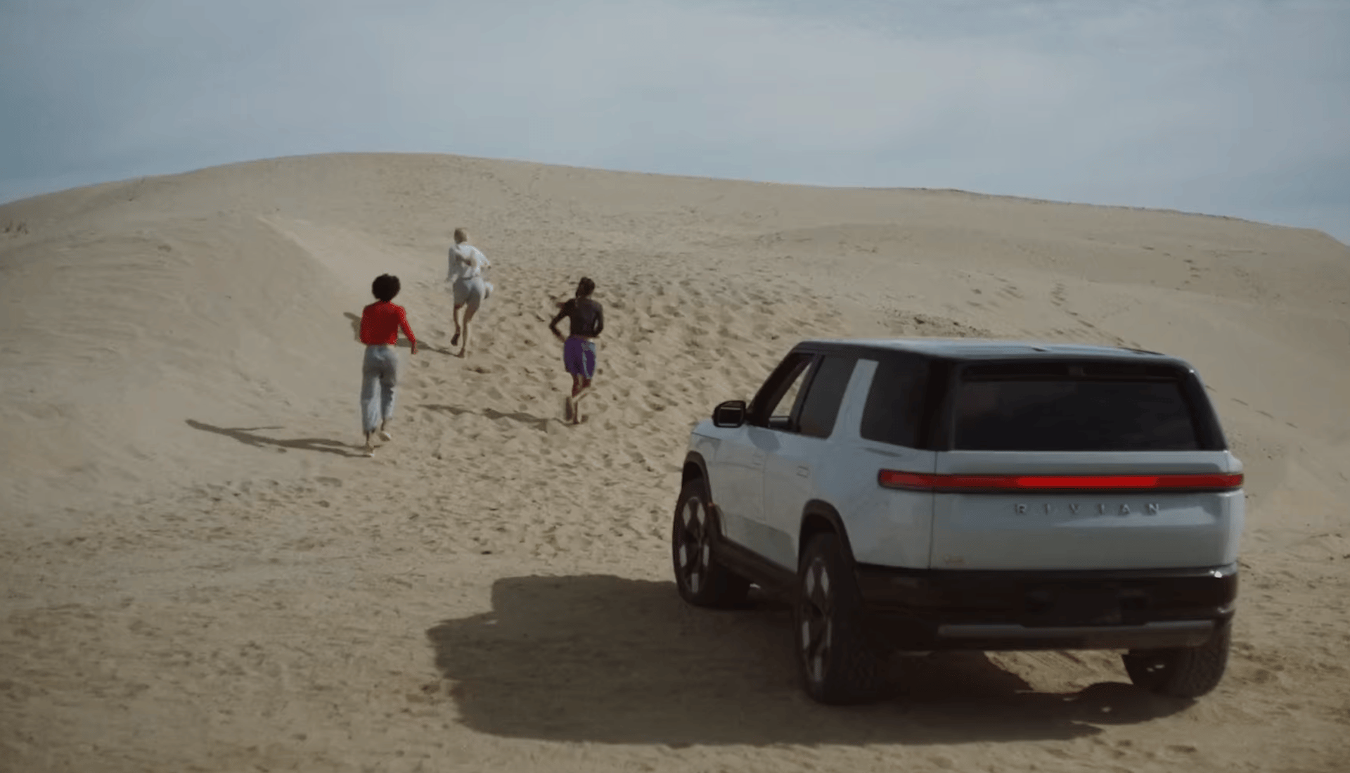 Le PDG de Rivian laisse entendre de nouvelles variantes de SUV électriques au-delà de sa gamme actuelle.